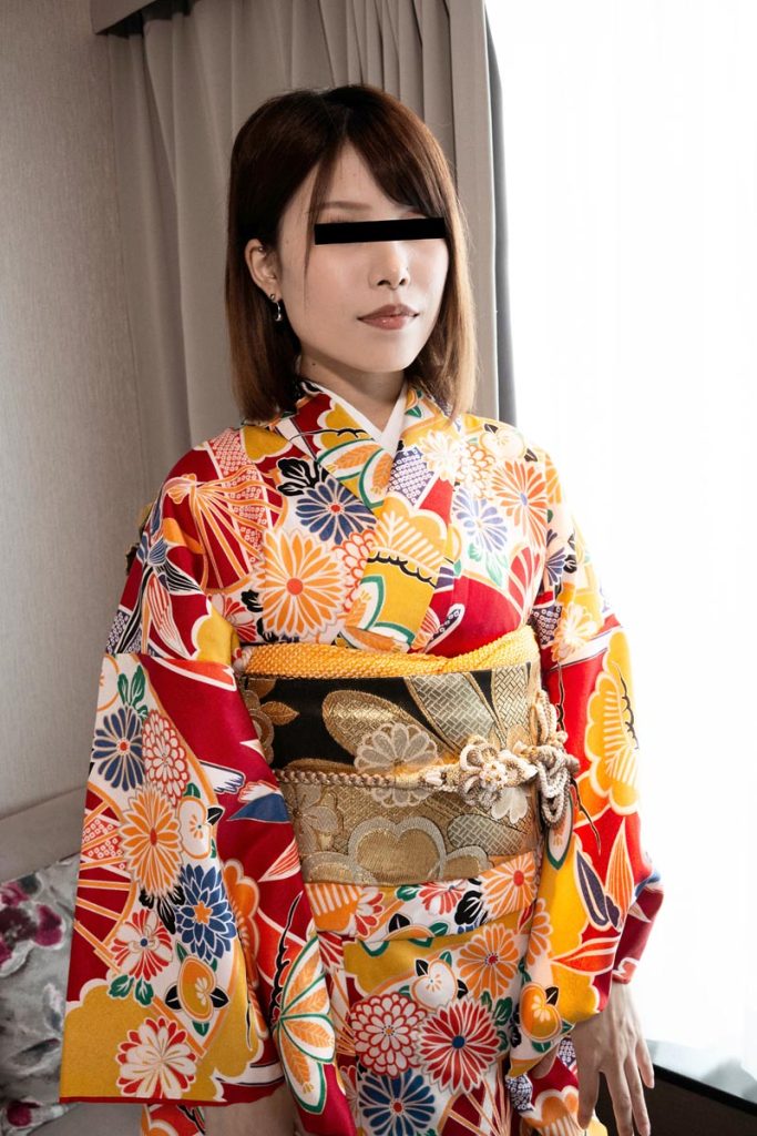 今田未来ちゃんが赤い振袖姿で登場する天然むすめ作品レビュー用画像